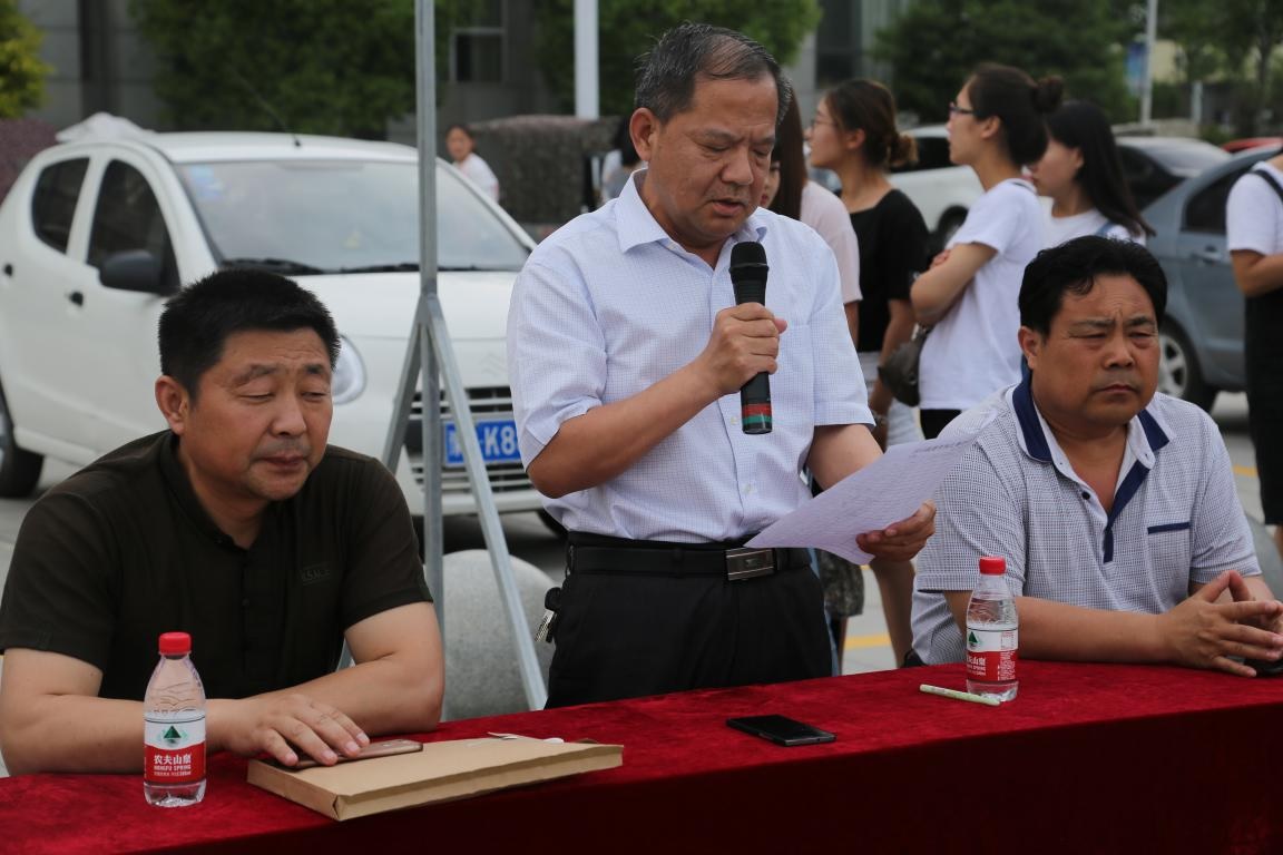 我校成功举办“与人生对话―我的中国梦”  系列校园